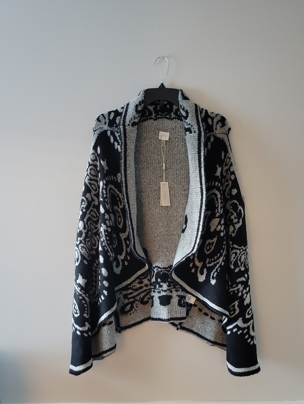 Cupio Black & Gray Open-Front Patterned Sleeveless Cardigan Vest  Size: L